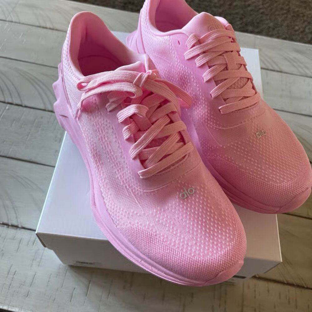ALO Yoga Runner Sneakers